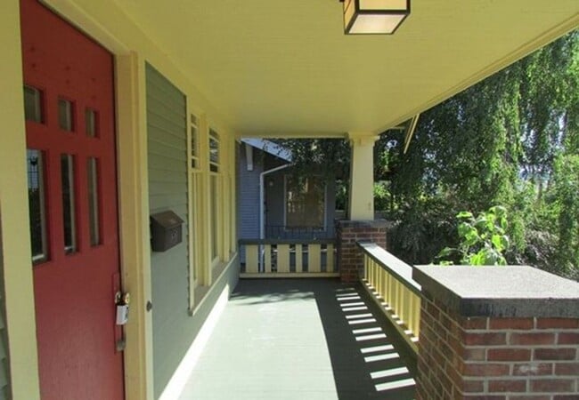 Building Photo - Beautiful 4-Bedroom Home in the Heart of Wallingford