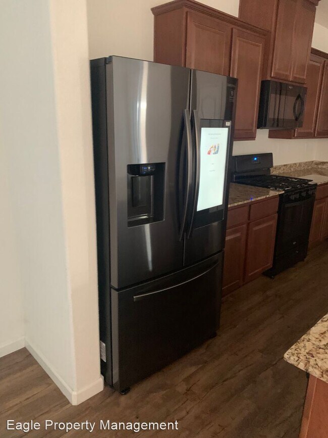 Foto del edificio - 4 br, 2.5 bath House - 4766 Emerald Way
