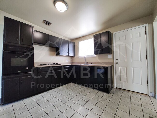 Foto del edificio - 1637 Paradise Ln