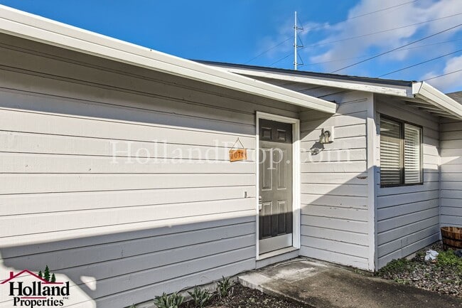 Photo - Beautifully Duplex in Desirable Northwest Portland Available For You! Townhome