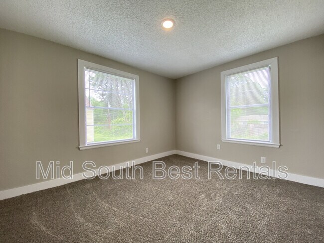 Building Photo - 810 Jane Dr