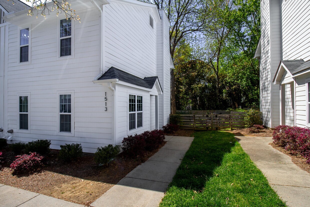 Primary Photo - 1513 Briar Creek Rd