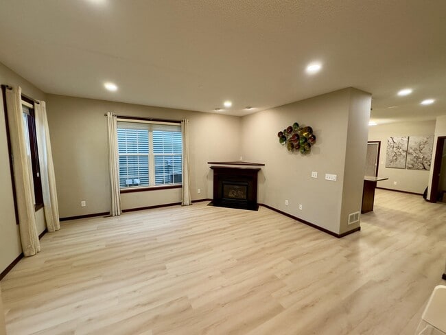 Living room - 10006 Pincherry Ln