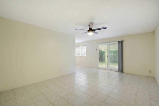 Foto del edificio - 5601 Palo Blanco Ct