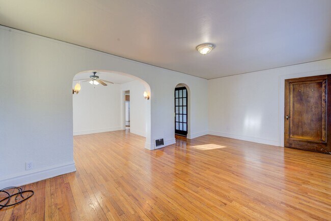 Foto del edificio - 6922 Plateau Ave