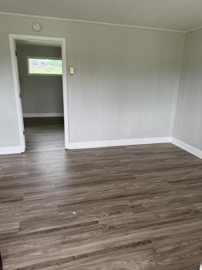 Building Photo - 111 Roseview Dr