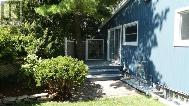Building Photo - 1045 Lombardy Dr