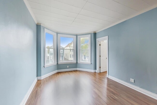 Unit 2 - Living Room - 2733 N Ridgeway Ave