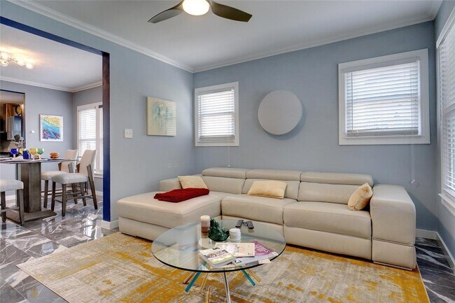 Building Photo - 2419 Madera St