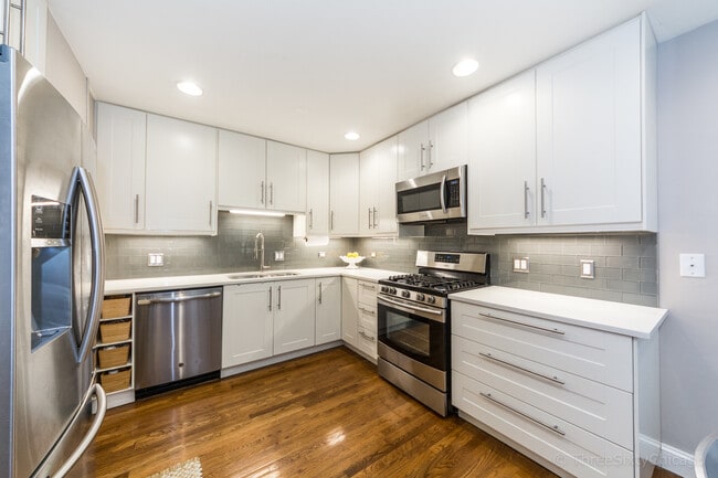 Building Photo - 1180 S Plymouth Ct