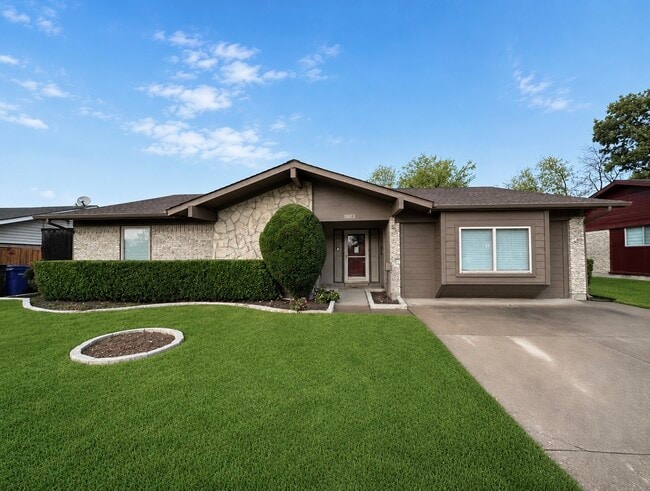 Building Photo - 1803 Redbud Cir