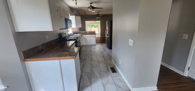 Building Photo - Beautiful King of Prussia 4 Bedroom Coloni...