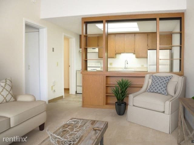 Building Photo - 100 Pine Ridge Dr
