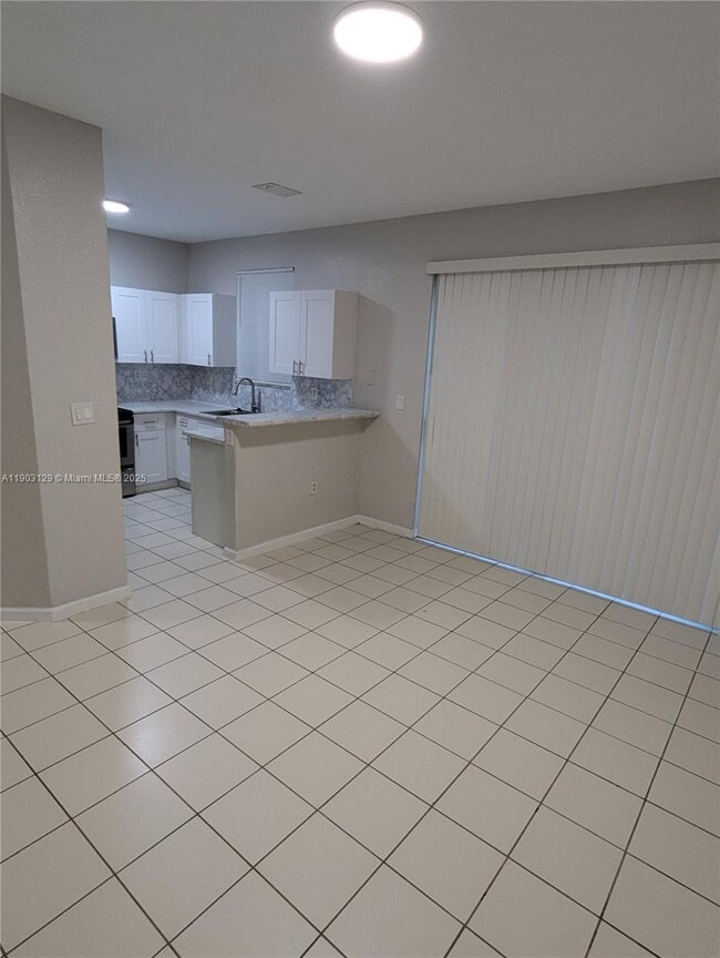 Building Photo - 1413 SE 24th Ct