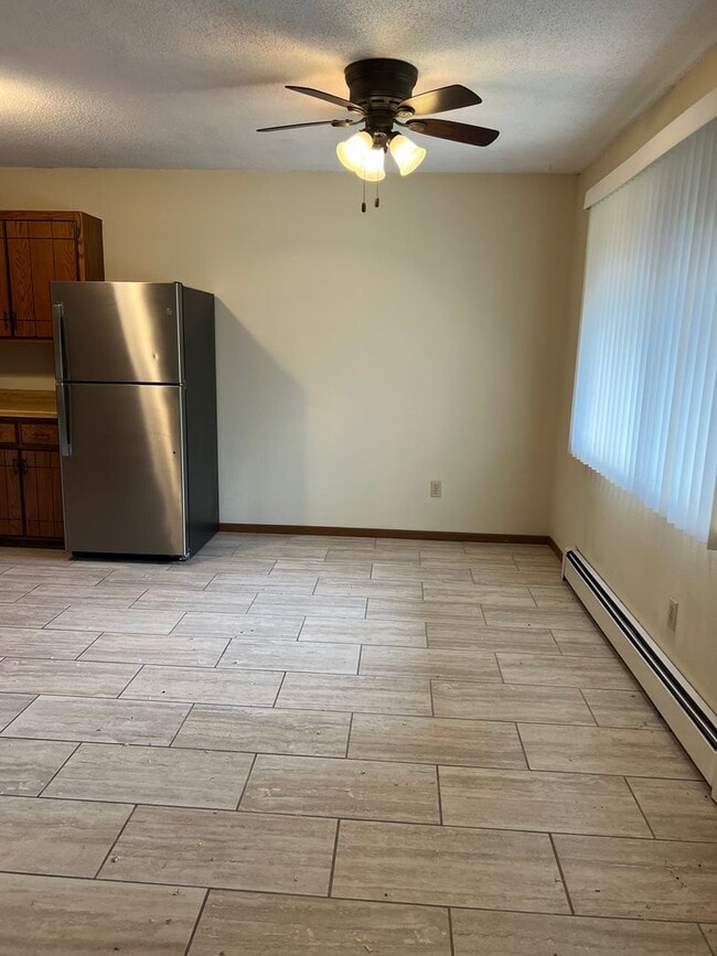 Building Photo - Tower Heights