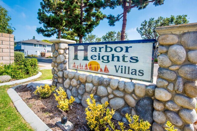 Building Photo - Huntington Beach Townhouse