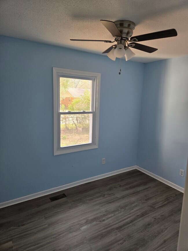 Foto del edificio - 131 Jones Ray Cir