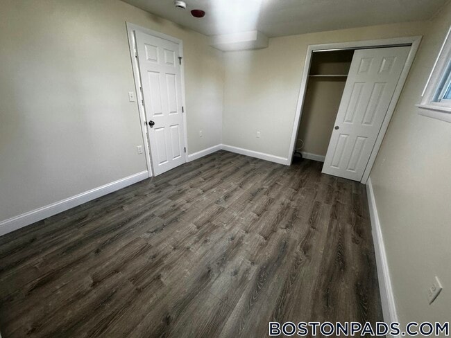 Foto del edificio - 11 River Dr