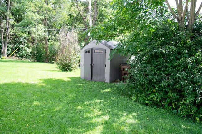 Foto del edificio - Affordable 2-Bedroom Home Near Downtown Xenia