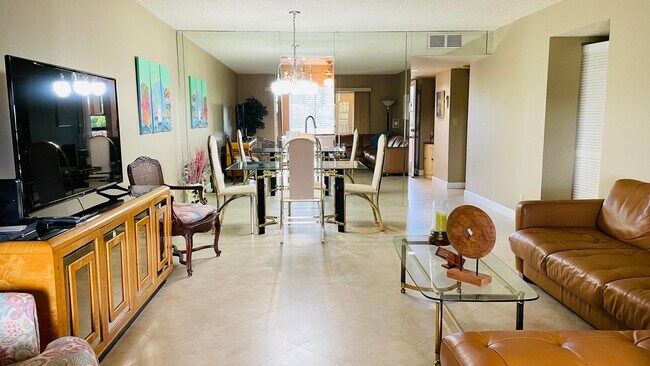 Foto del edificio - 7006 Huntington Ln