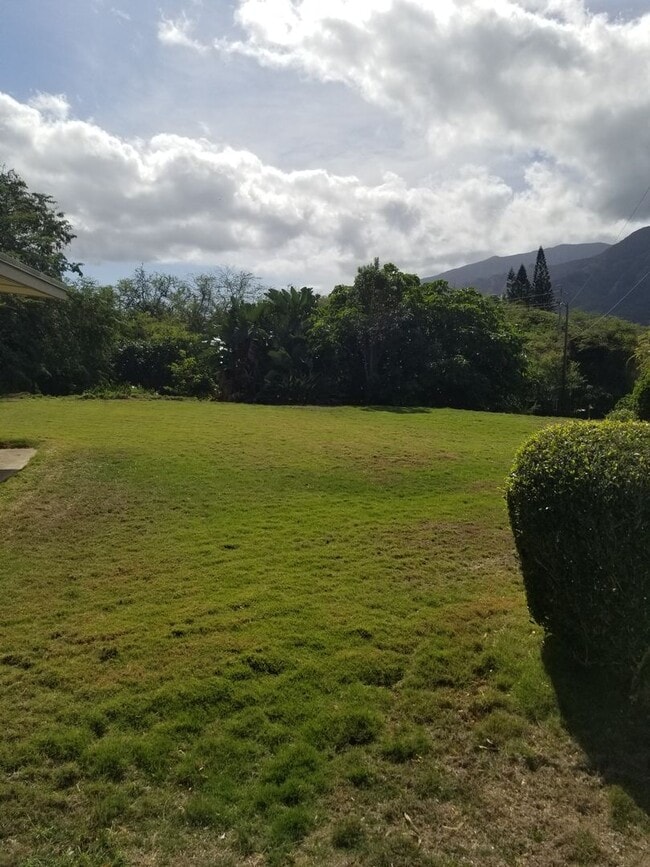 Foto del edificio - 2bd/3bath on large property in Wailuku