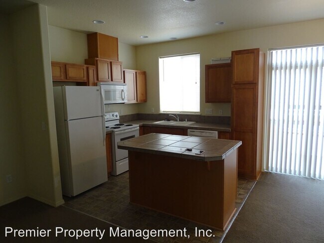 Foto del edificio - 3 br, 2.5 bath House - 13006 NE 25th St