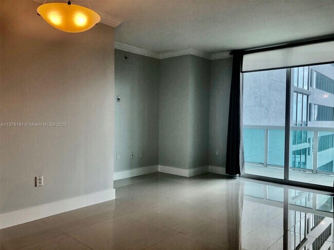 Building Photo - 1800 N Bayshore Dr