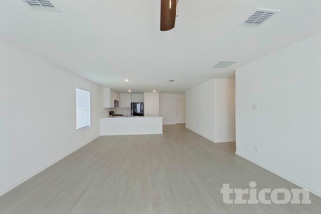 Foto del edificio - 814 Ginkgo Wy