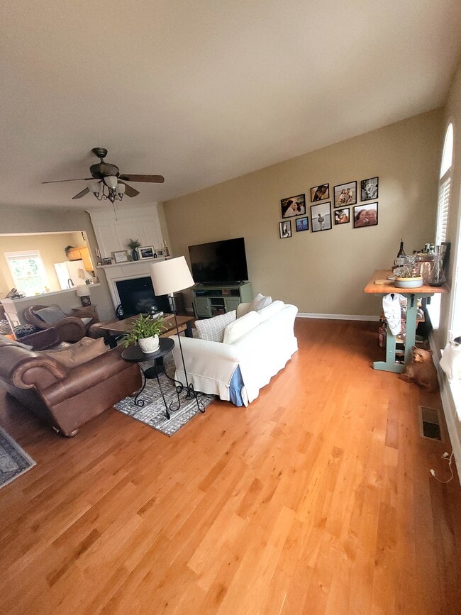 Building Photo - 4007 Edgecomb Dr
