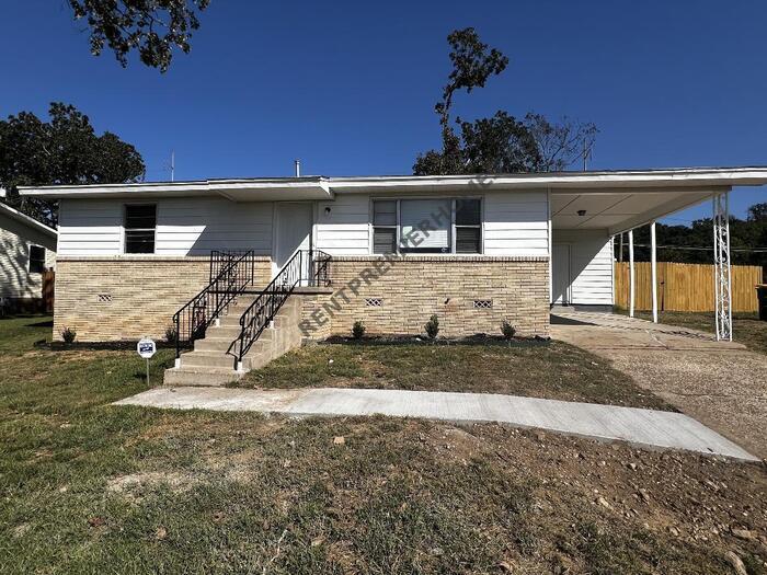 Primary Photo - 713 Shamrock Dr