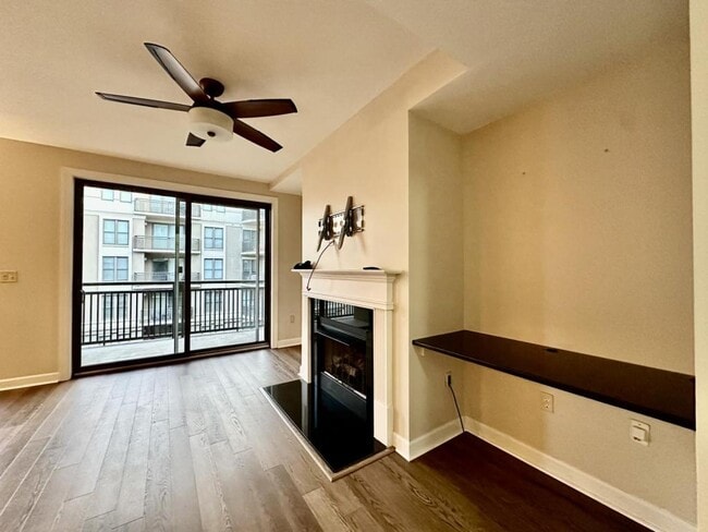 Building Photo - 718 W Trade St