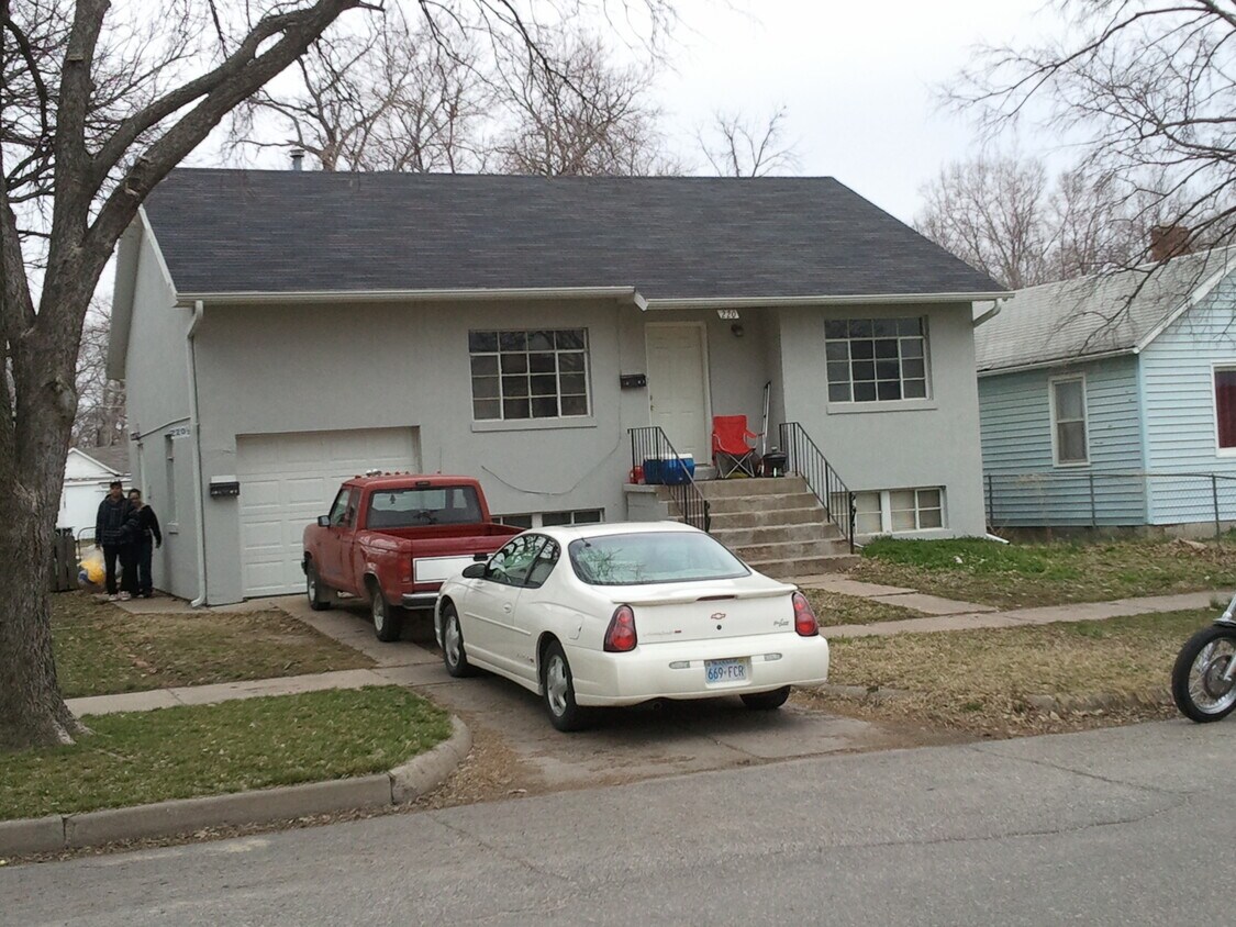 220 W 9th St Unit 1, Junction City, KS 66441 Apartments in Junction