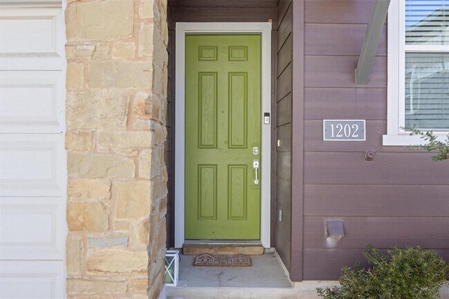 Building Photo - 1020 Vista View Dr