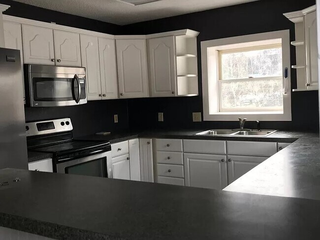 Stainless Steel Appliances - 29 Crystal St