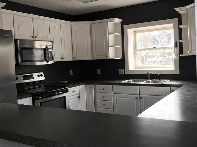 Stainless Steel Appliances - 29 Crystal St