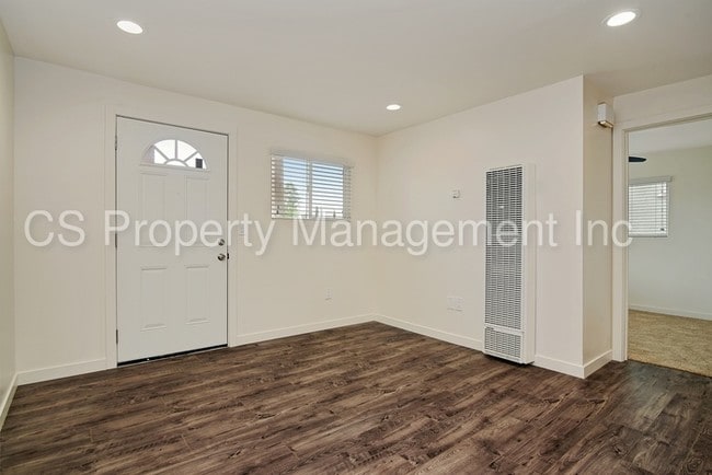 Building Photo - 2460 K St