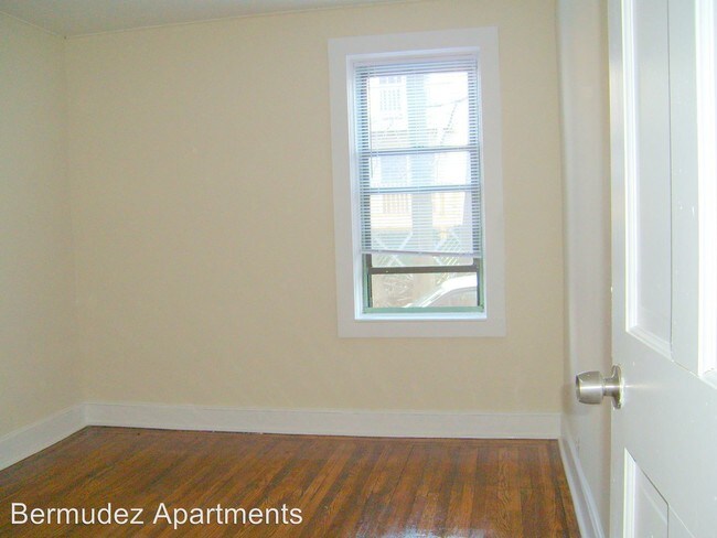 Building Photo - 1464 Lexington Pl