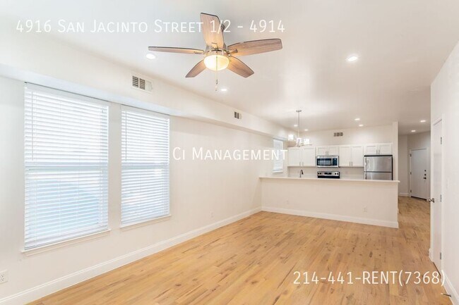 Building Photo - This unit is Huge!! Over a 1000 Square Ft ...