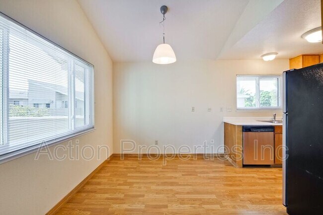 Building Photo - 180 Albacore Ln