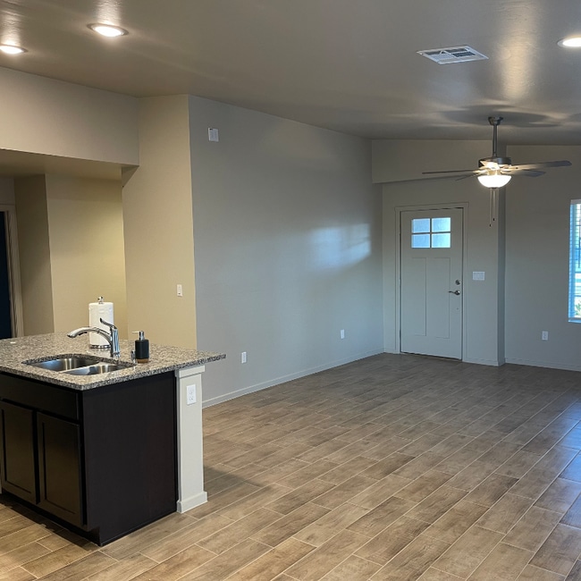 Building Photo - 4949 Kailasa Dr
