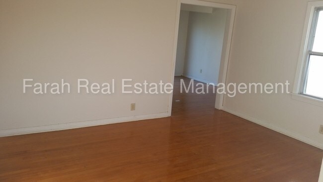 Building Photo - 5400 Farah Pl