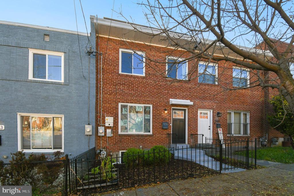 Foto principal - 1371 Adams St NE