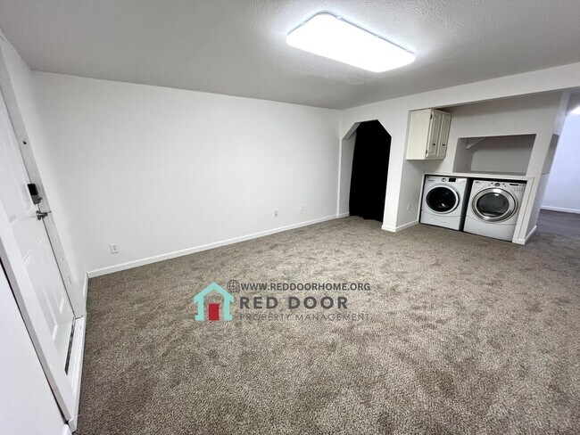 Foto del edificio - 706-42A 42A St N