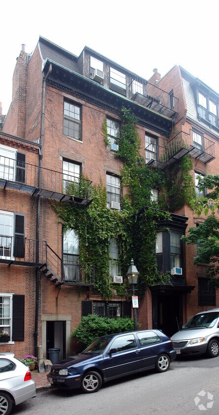 Building Photo - 15 Joy St
