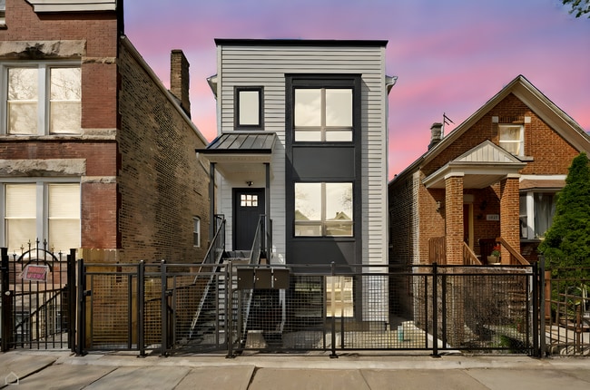 Building Photo - 2626 W 21st St
