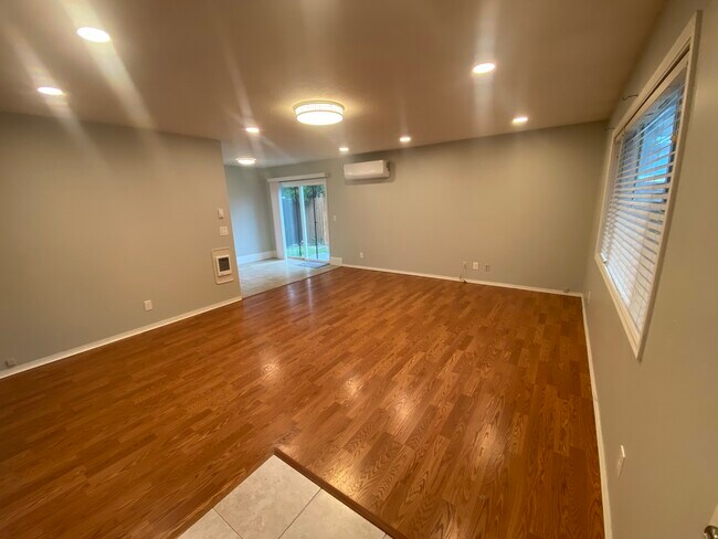 Foto del edificio - 749 NE 20th Pl
