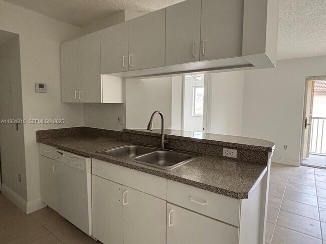 Foto del edificio - 440 S Park Rd