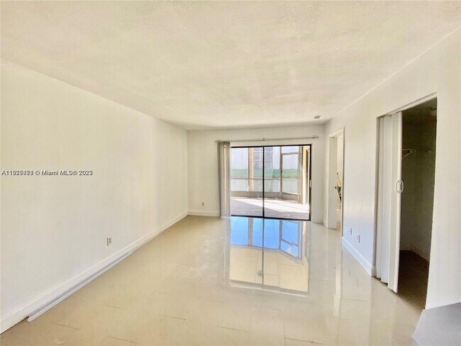 Foto del edificio - 3199 Foxcroft Rd