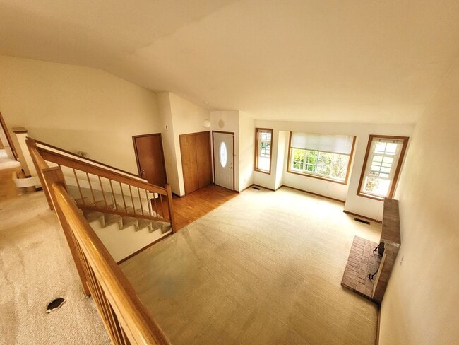 Building Photo - Charming Split-level 4 Bedroom Home - E Mc...