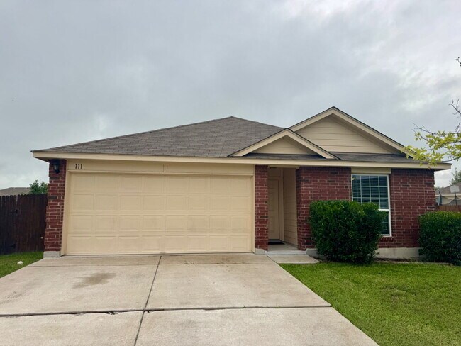 Foto del edificio - 3-bed 2-bath 2-car garage with screened in...